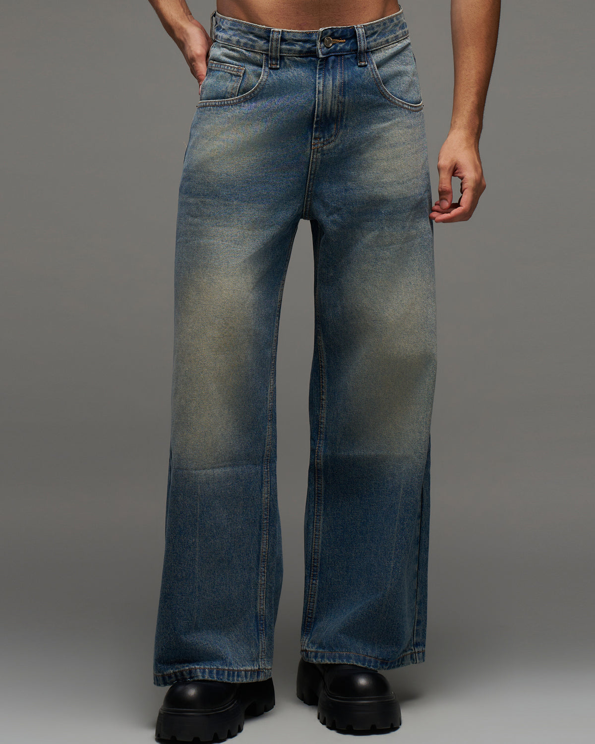 Washed Wide-Leg Jeans-thumbmail-1