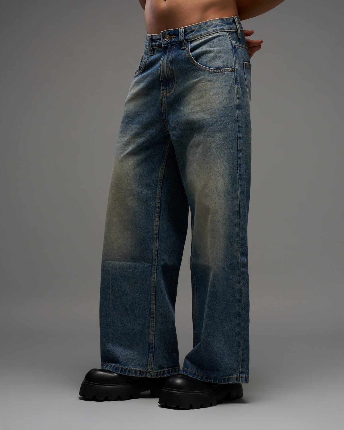 Washed Wide-Leg Jeans-thumbmail-3